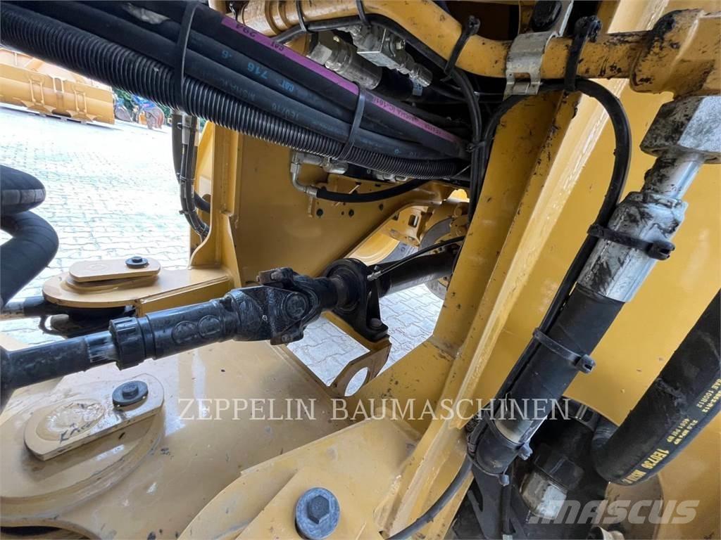 CAT 926M Kolové nakladače