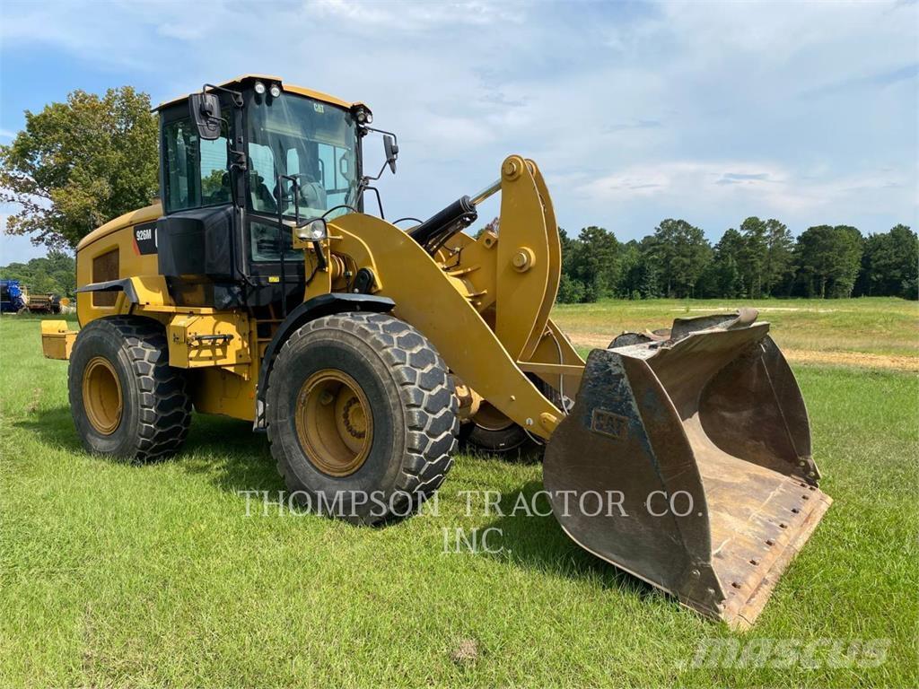 CAT 926M Kolové nakladače