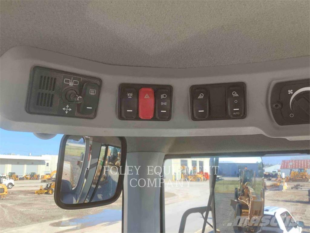 CAT 926M Kolové nakladače