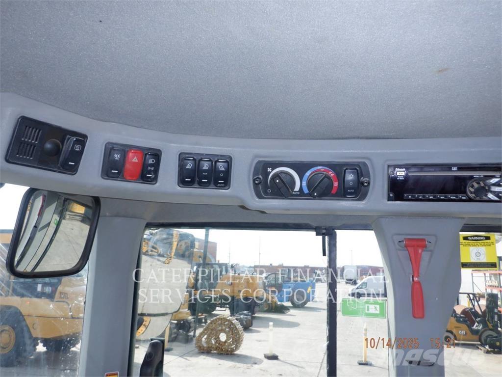 CAT 926M Kolové nakladače