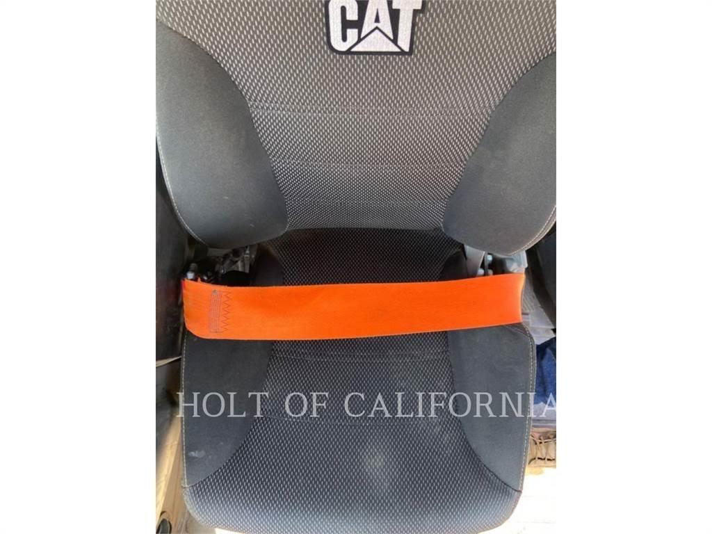 CAT 930 Kolové nakladače