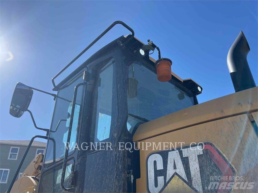 CAT 930 Kolové nakladače