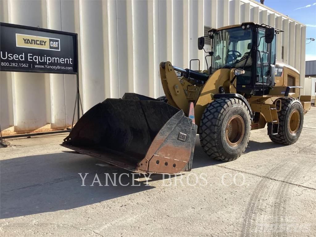 CAT 930M Kolové nakladače