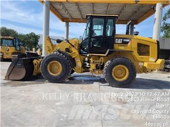 CAT 930M Kolové nakladače