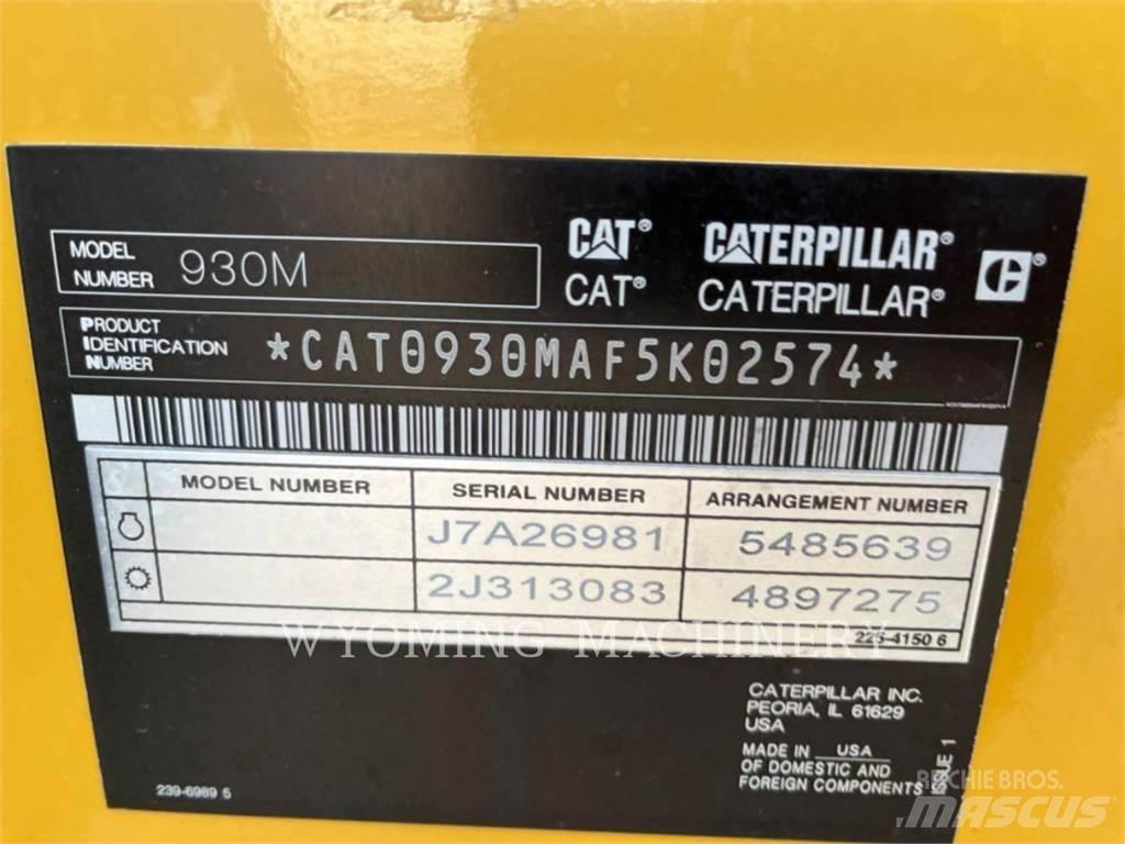 CAT 930M Kolové nakladače