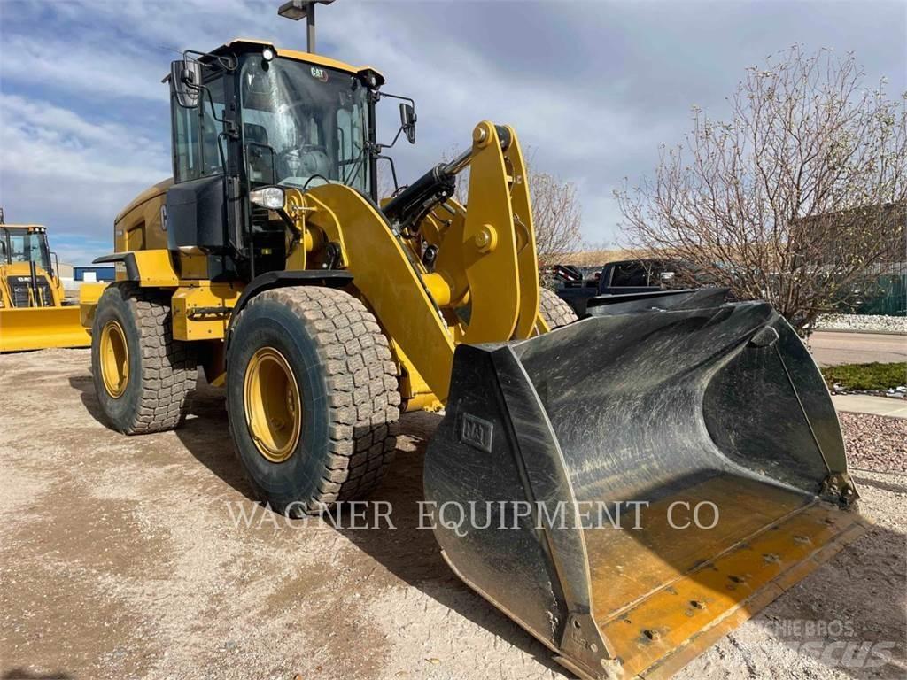 CAT 930M Kolové nakladače