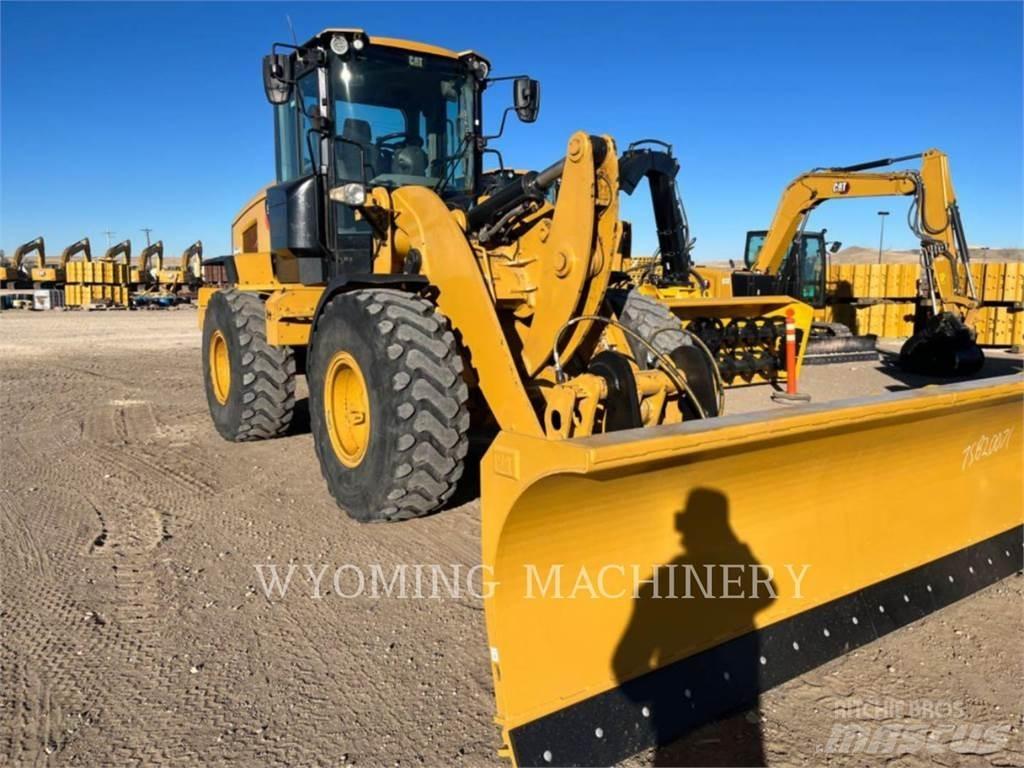 CAT 930M Kolové nakladače