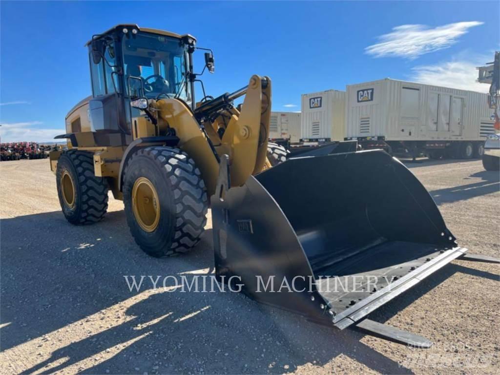 CAT 930M Kolové nakladače