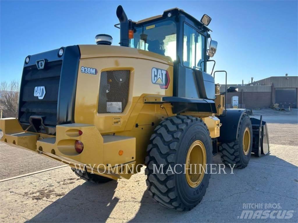 CAT 930M Kolové nakladače