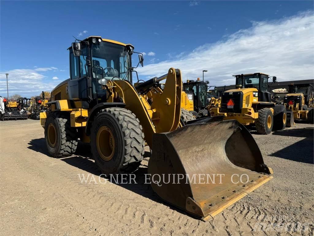 CAT 930M Kolové nakladače