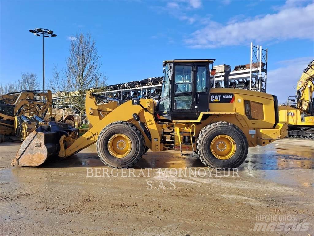CAT 930M Kolové nakladače