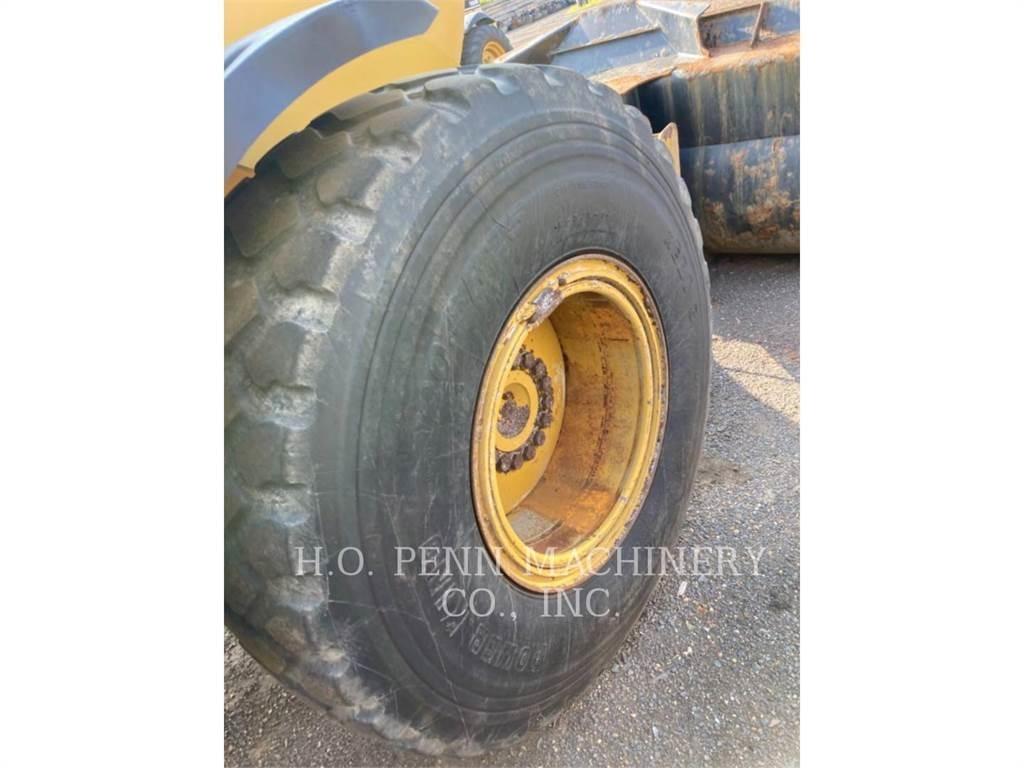 CAT 930M Kolové nakladače