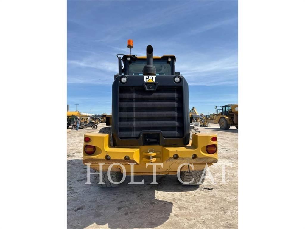 CAT 930M Kolové nakladače