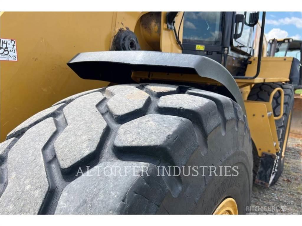 CAT 930M Kolové nakladače