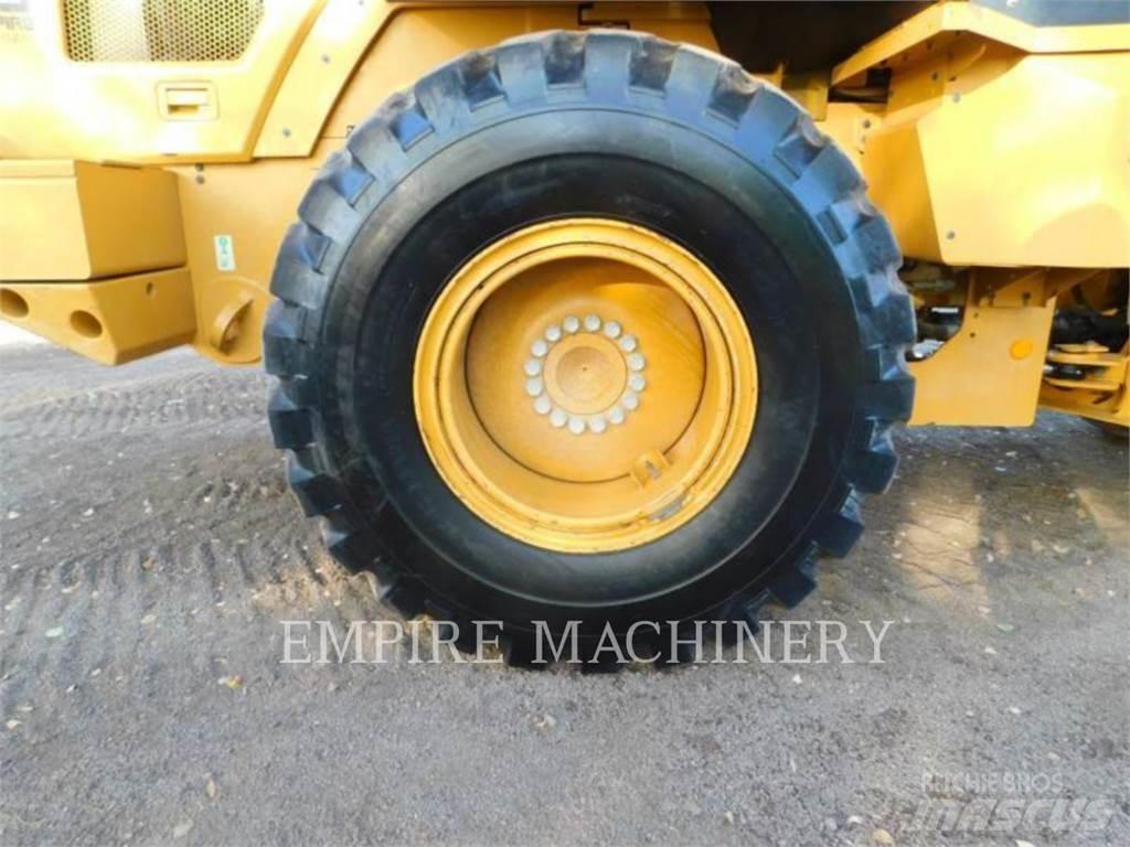 CAT 930M Kolové nakladače