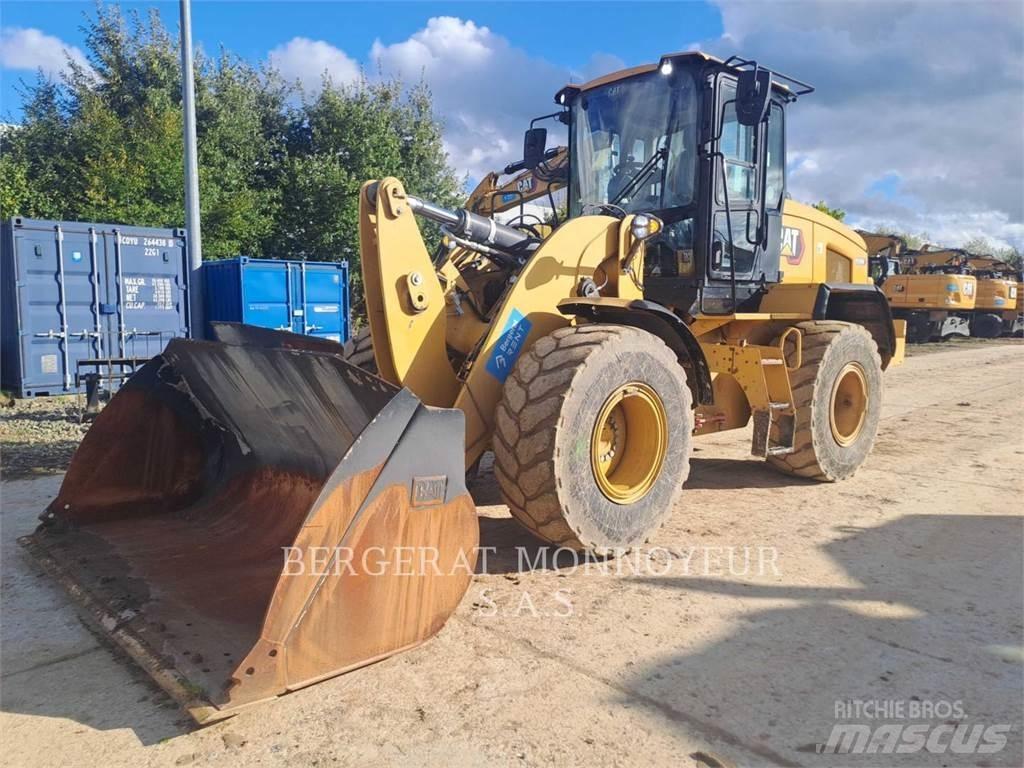CAT 930M Kolové nakladače