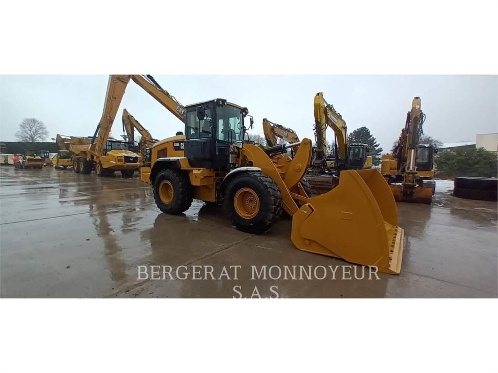 CAT 930M Kolové nakladače