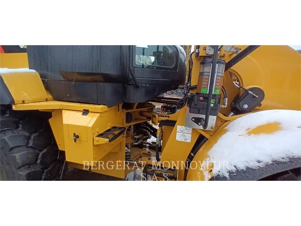 CAT 930M Kolové nakladače