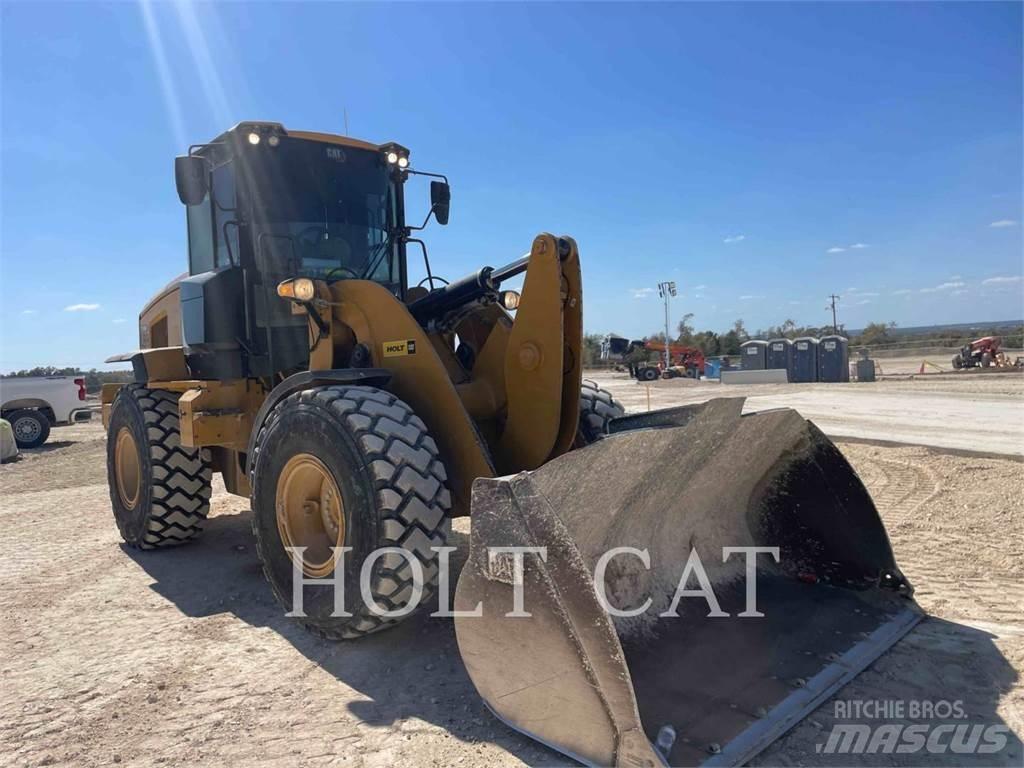 CAT 930M Kolové nakladače