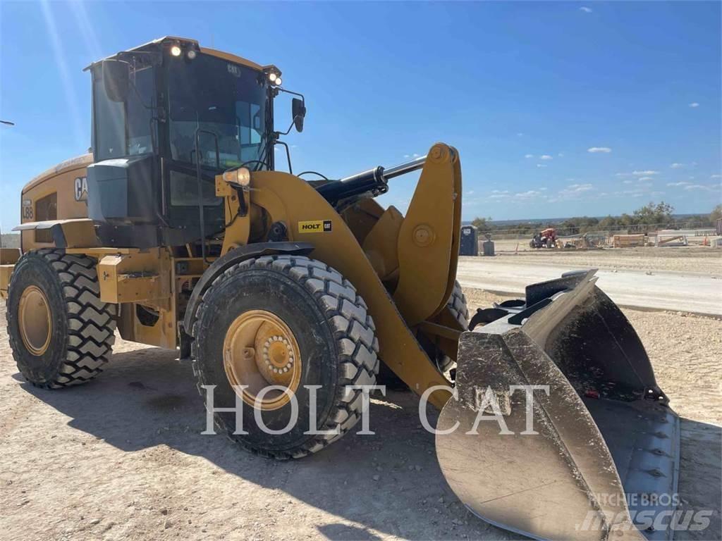CAT 930M Kolové nakladače