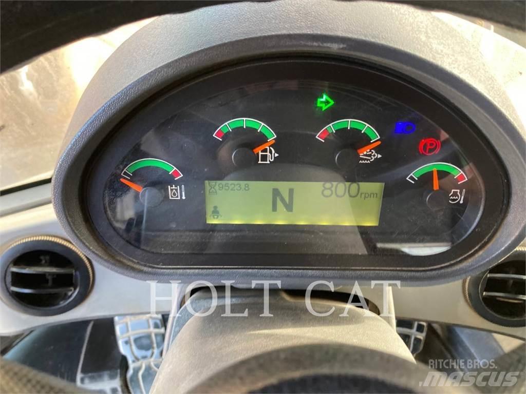 CAT 930M Kolové nakladače