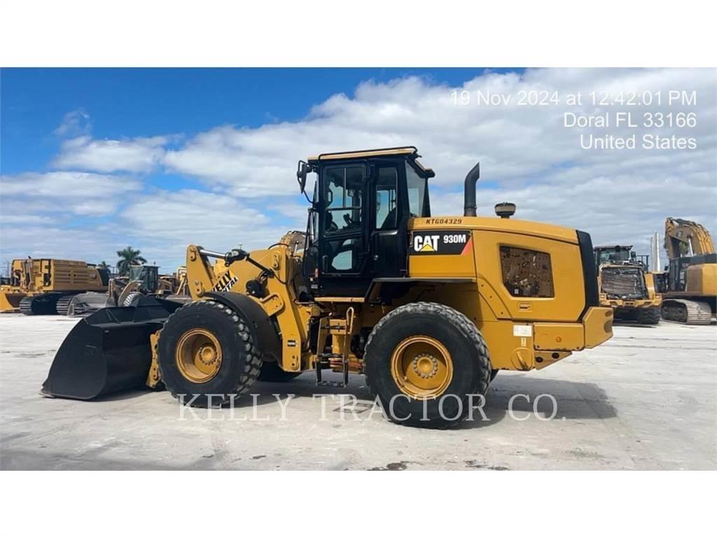CAT 930M Kolové nakladače