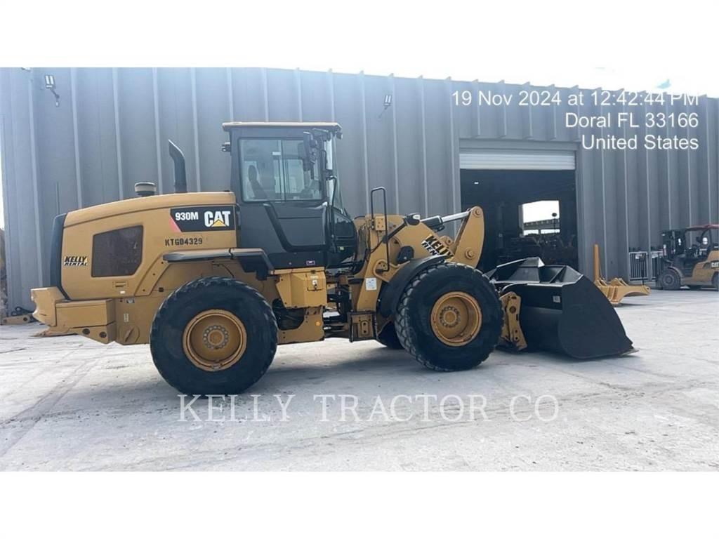 CAT 930M Kolové nakladače