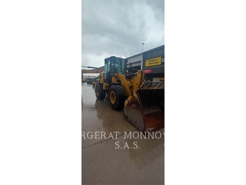 CAT 930M Kolové nakladače