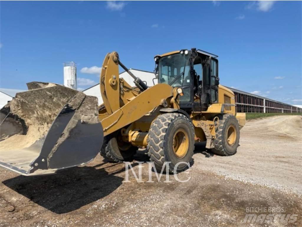 CAT 930M Kolové nakladače