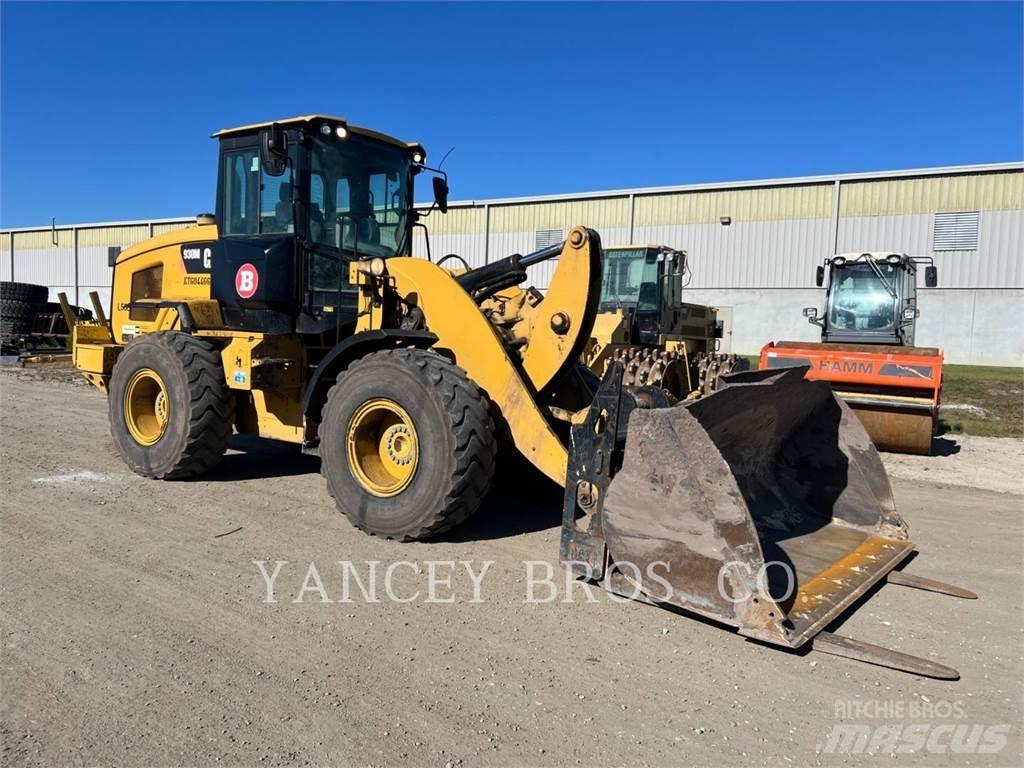 CAT 930M Kolové nakladače