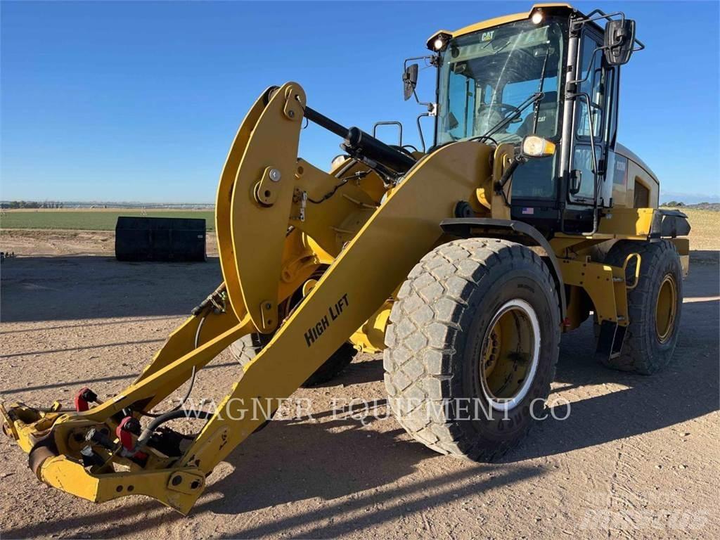 CAT 930M Kolové nakladače