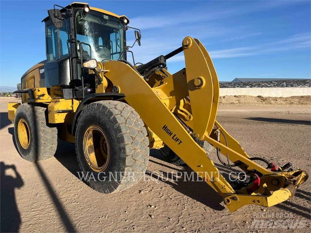 CAT 930M Kolové nakladače