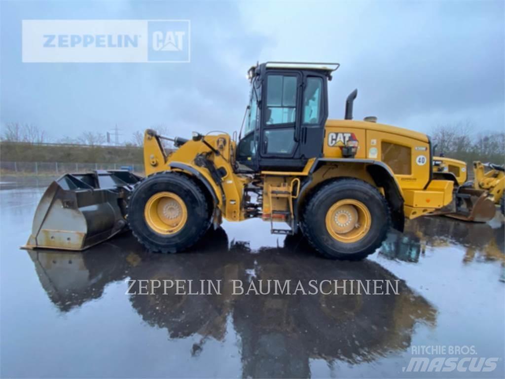 CAT 930M Kolové nakladače
