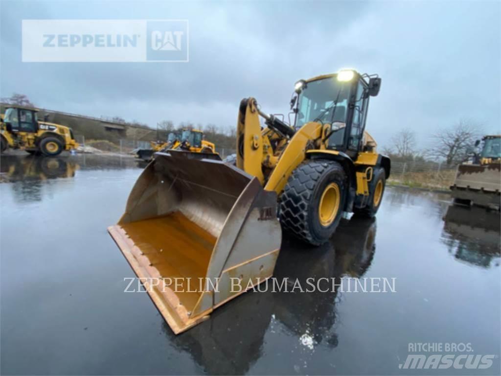 CAT 930M Kolové nakladače