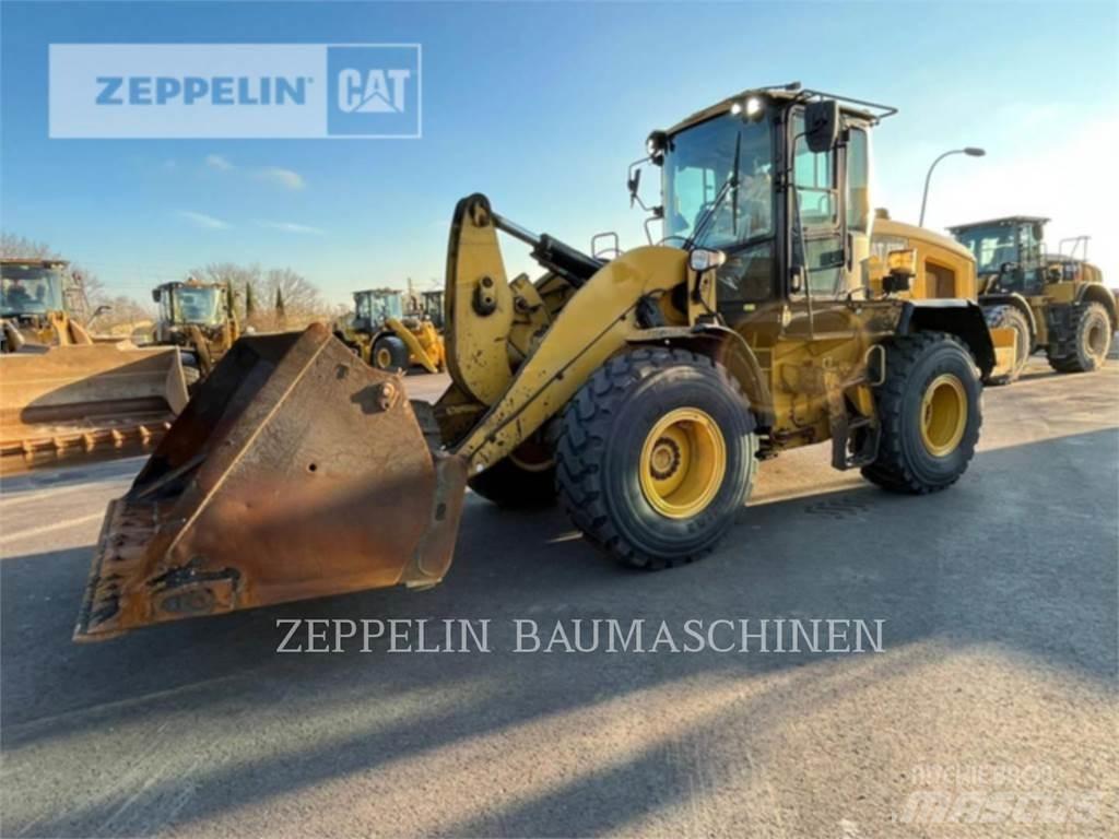 CAT 930M Kolové nakladače