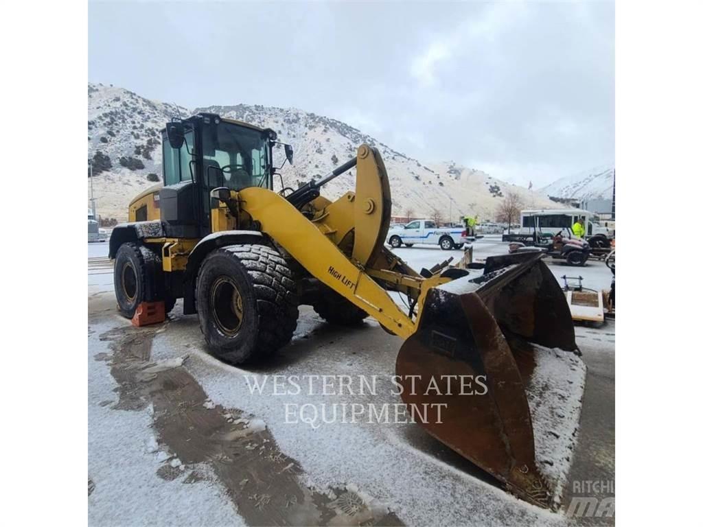 CAT 930M Kolové nakladače
