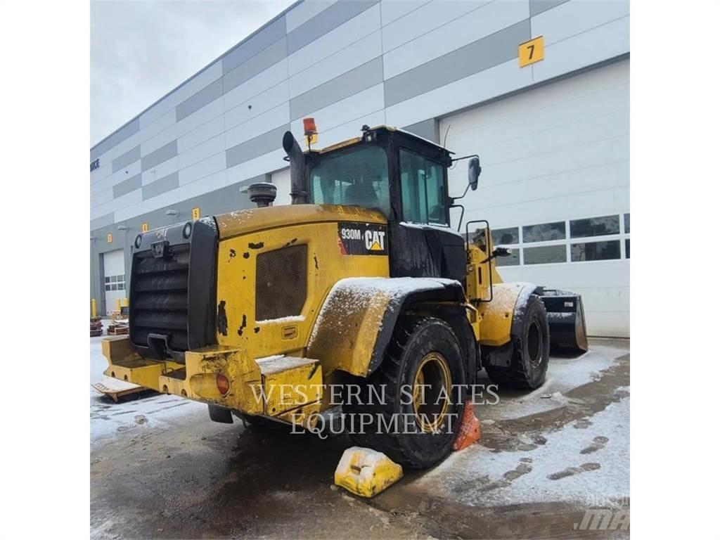 CAT 930M Kolové nakladače