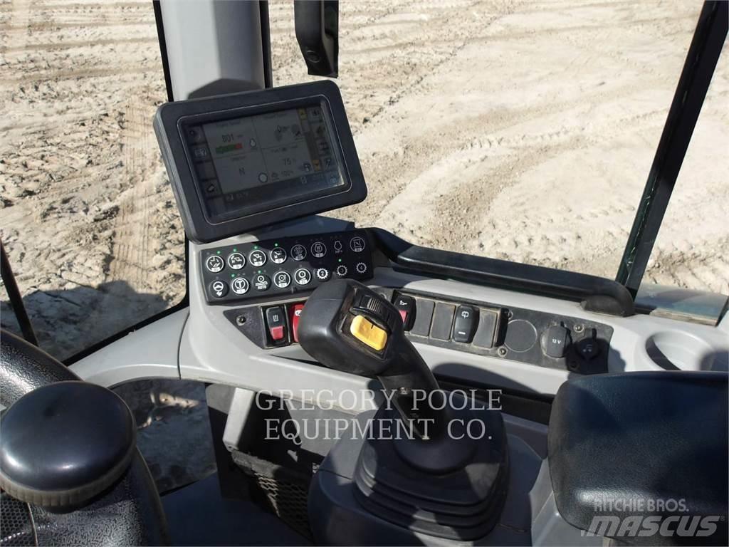 CAT 930M Kolové nakladače