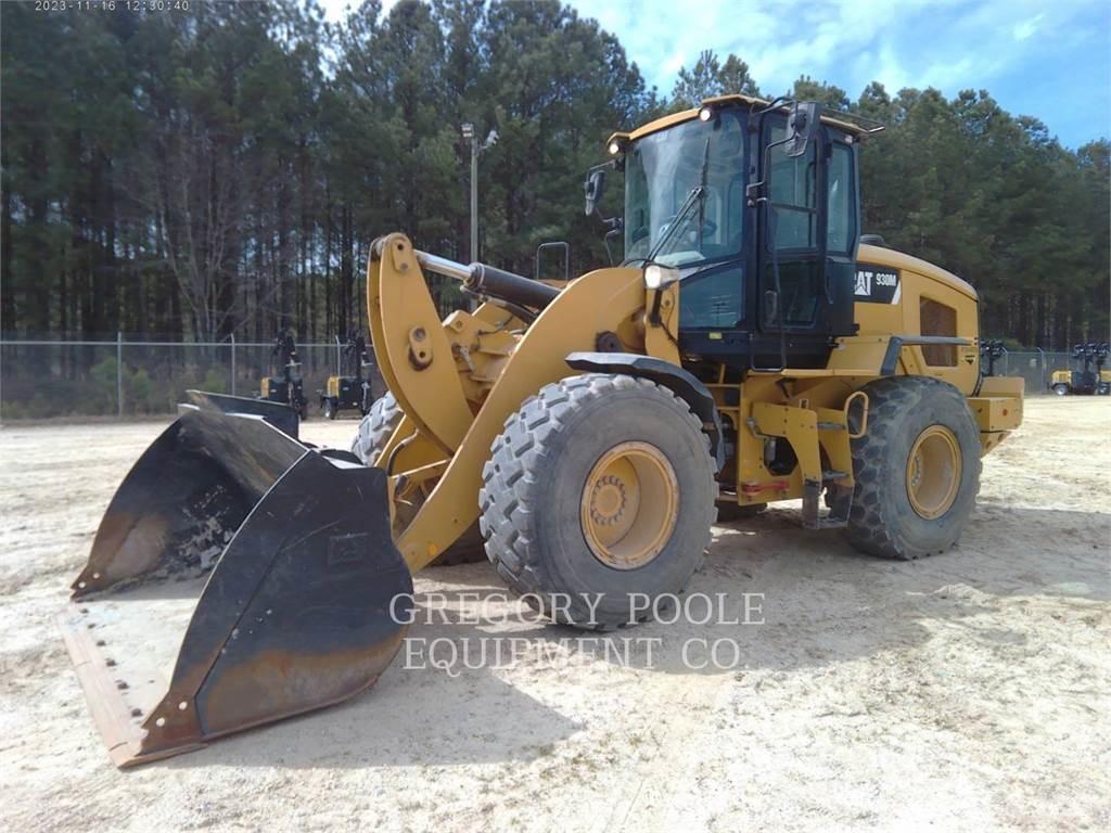 CAT 930M Kolové nakladače