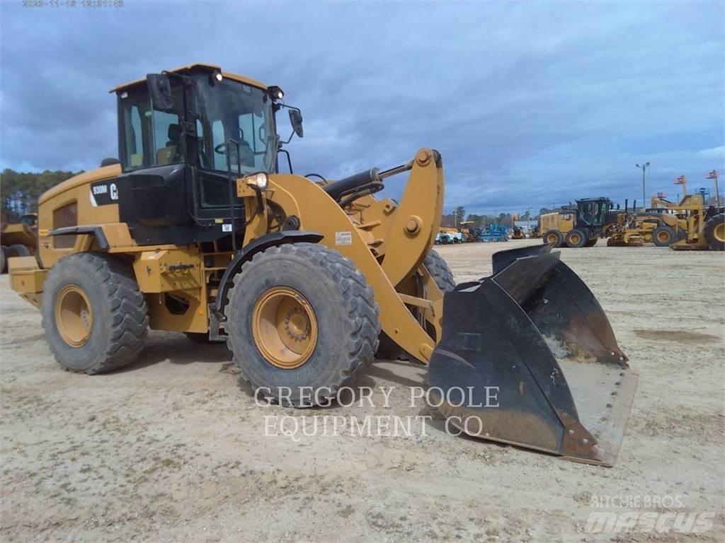 CAT 930M Kolové nakladače