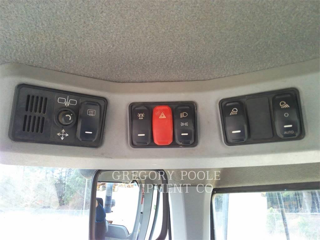 CAT 930M Kolové nakladače