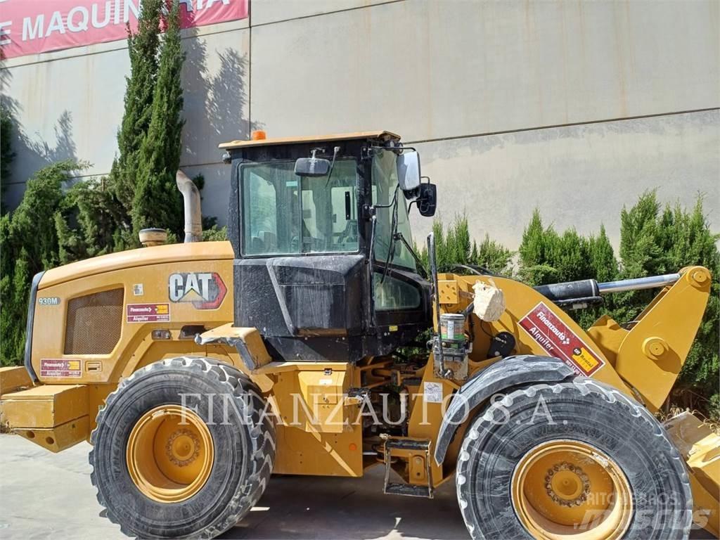 CAT 930M Kolové nakladače