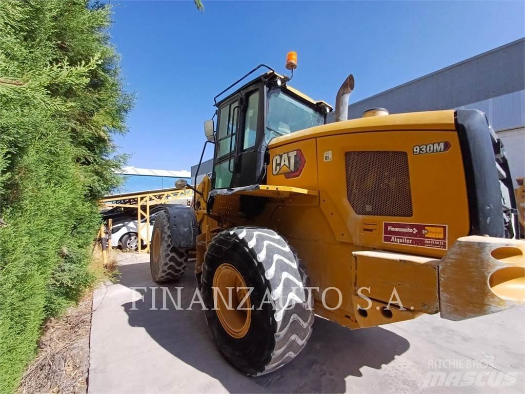 CAT 930M Kolové nakladače