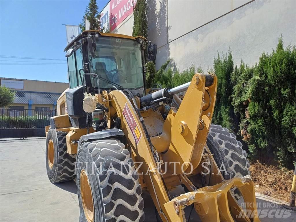 CAT 930M Kolové nakladače