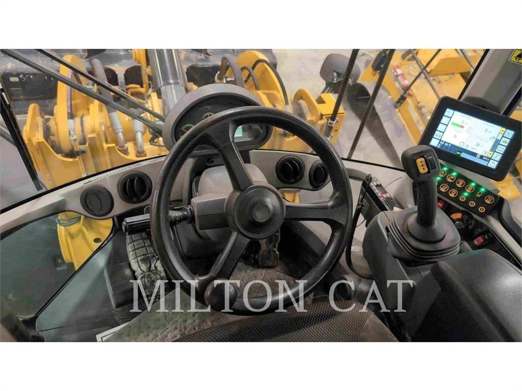 CAT 930M Kolové nakladače