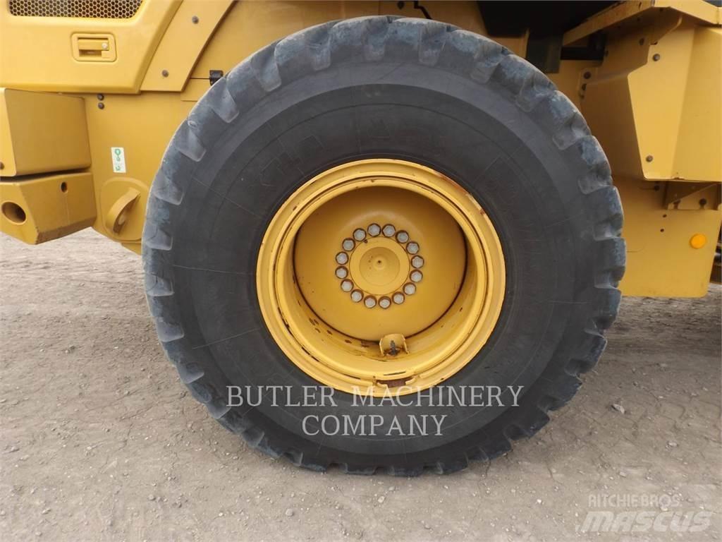 CAT 930M Kolové nakladače