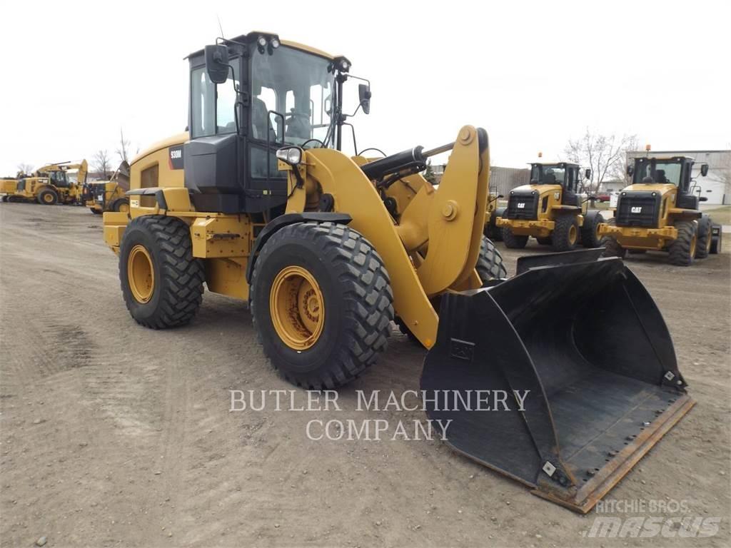 CAT 930M Kolové nakladače
