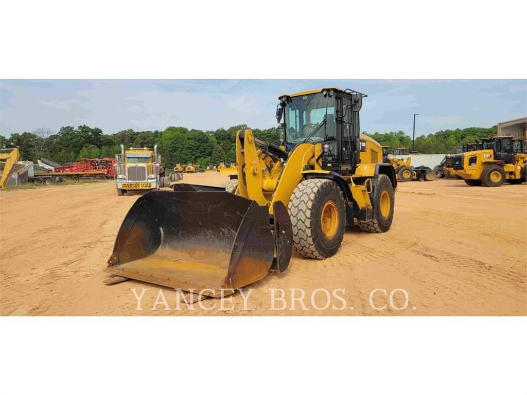 CAT 930M Kolové nakladače