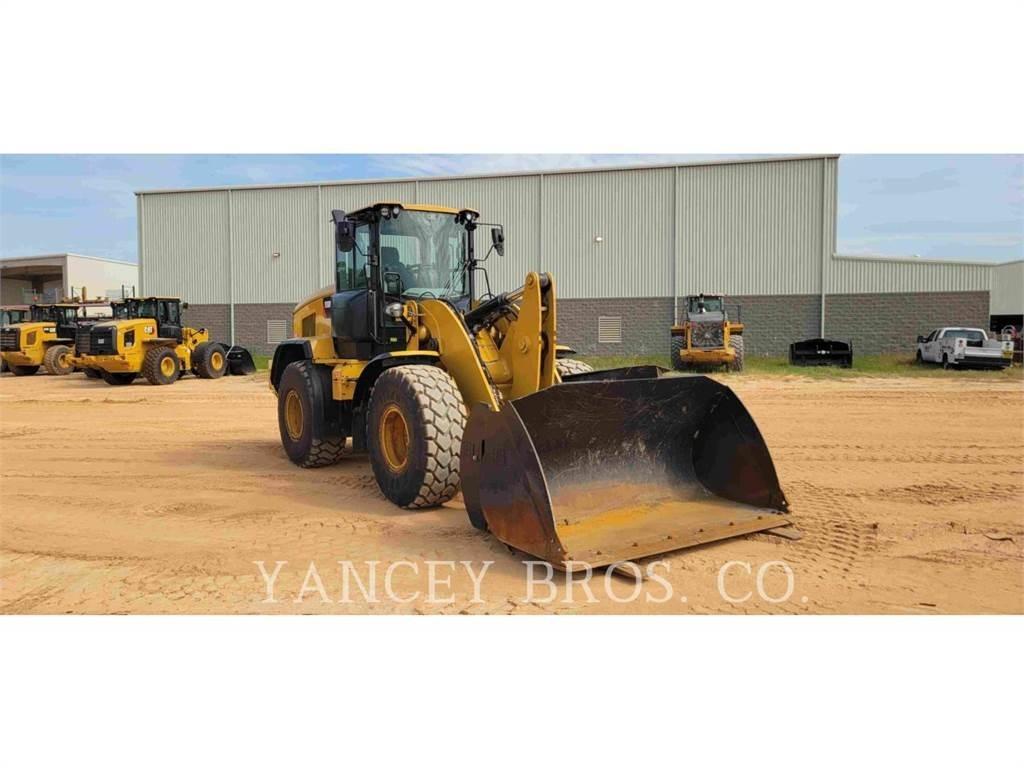 CAT 930M Kolové nakladače