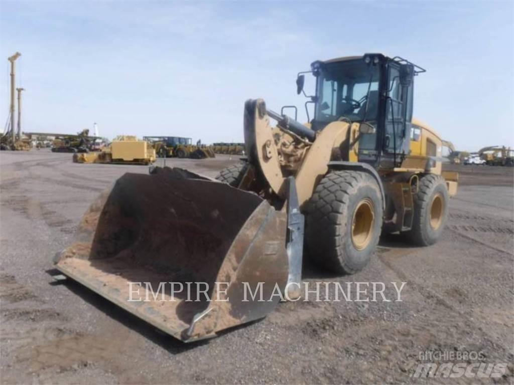 CAT 930M Kolové nakladače
